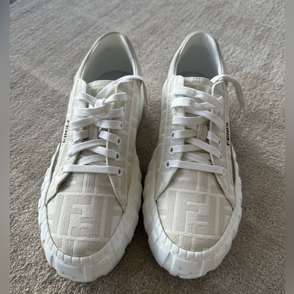 BRAND NEW NEVER WORN! - Picture 2 of 6